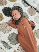 Load image into Gallery viewer, Jack sunburst granny square baby blanket