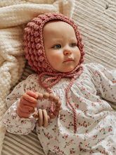 Load image into Gallery viewer, Juniper crochet bobble bonnet