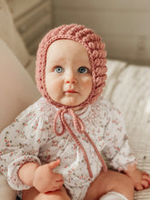 Load image into Gallery viewer, Juniper crochet bobble bonnet