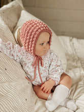 Load image into Gallery viewer, Juniper crochet bobble bonnet
