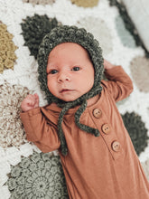 Load image into Gallery viewer, Jack sunburst granny square baby blanket