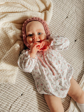 Load image into Gallery viewer, Juniper crochet bobble bonnet
